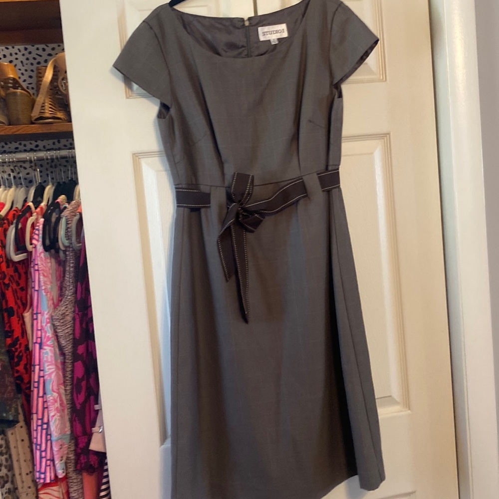 Vintage Dress with Bow Detail. Women Size 8